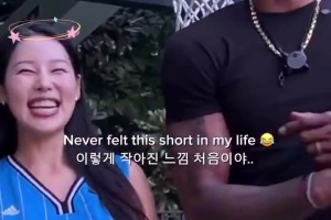 韩国女网红再晒与霍华德互动视频~直呼魔兽鞋子也太大了